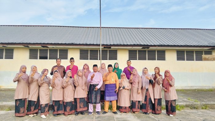 MTsN 4 Kota Jambi Gelar Upacara HUT Provinsi ke-69