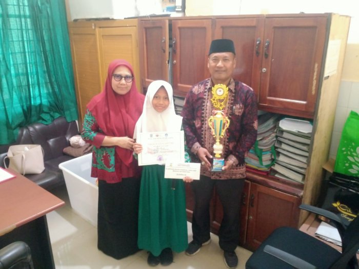 Firda Aulya Safitri Raih Juara 3 OSN Matematika Tingkat Kota Jambi Firda Aulya Safitri Raih Juara 3 OSN Matematika Tingkat Kota Jambi