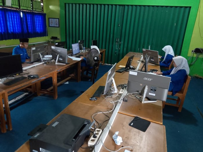 Siswa MTsN 4 Jambi Ikuti Olimpiad Sains Islam (ISO) Siswa MTsN 4 Jambi Ikuti Olimpiad Sains Islam (ISO)