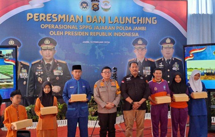 Dua Siswa MTsN 4 Jambi Ikuti Peluncuran SPPG Jambi Timur Dua Siswa MTsN 4 Jambi Ikuti Peluncuran SPPG Jambi Timur