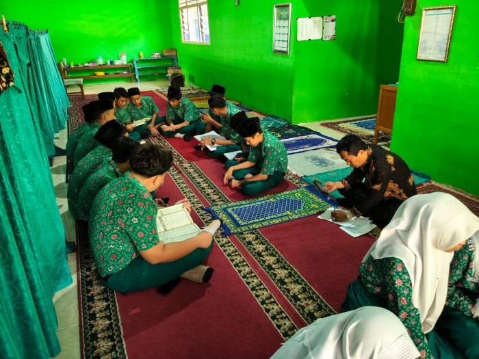 Meraih Berkah Ramadhan Dengan Tadarus Al-Quran