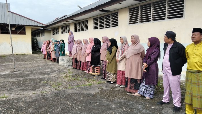 Hari Pertama Masuk Sekolah MTsN 4 Kota Jambi Laksanakan Upacara Bendera Hari Pertama Masuk Sekolah MTsN 4 Kota Jambi Laksanakan Upacara Bendera