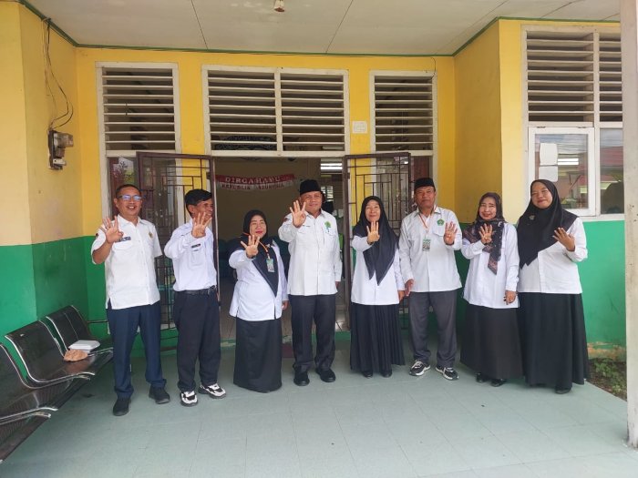 Kepala Kemenag Jambi Tinjau Ujian Berbasis Komputer di MTsN 4 Kota Jambi Kepala Kemenag Jambi Tinjau Ujian Berbasis Komputer di MTsN 4 Kota Jambi