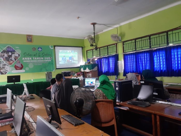 Kanwil Kementrian Agama Provinsi Jambi Bahas PembangunanKarakter Integritas Guru dan Siswa Lewat Zoom Kanwil Kementrian Agama Provinsi Jambi Bahas PembangunanKarakter Integritas Guru dan Siswa Lewat Zoom