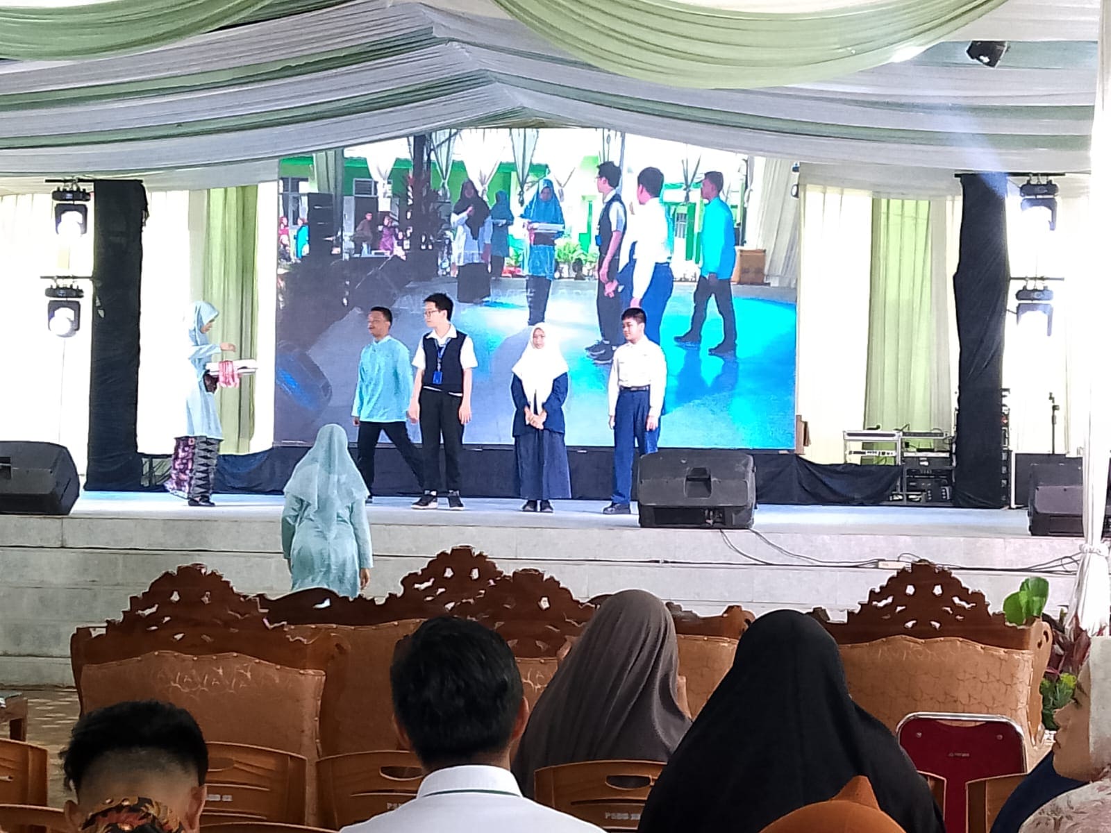 Juara 2 Olimpiade Matematika, Lathifah Nur Fadilah Boyong Kebanggaan Juara 2 Olimpiade Matematika, Lathifah Nur Fadilah Boyong Kebanggaan