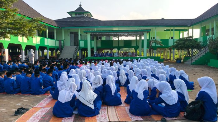 Bentuk Karakter Siswa Cinta Al-Quran Melalui Pembacaan  Yasinan dan Doa Bersama