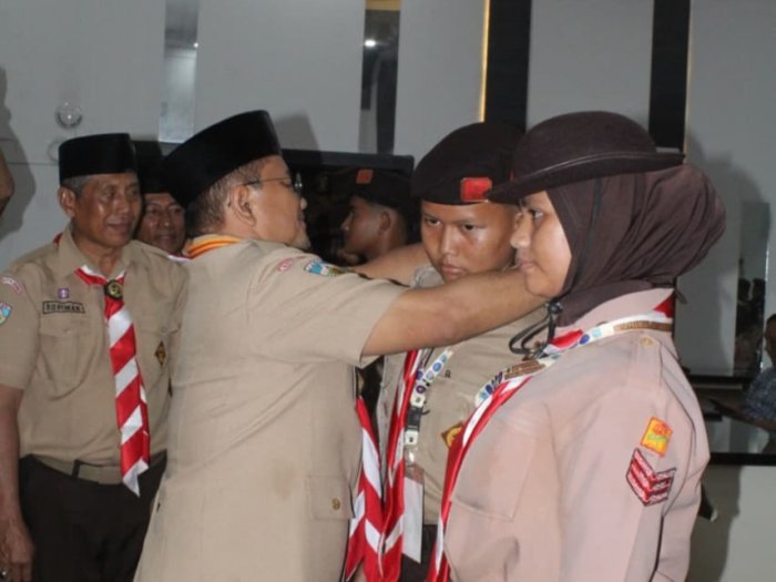 Irfan Al Fadhil Terima Penghargaan Dari Walikota Jambi Sebagai Duta Anti Narkoba Terbaik Ke-9 Irfan Al Fadhil Terima Penghargaan Dari Walikota Jambi Sebagai Duta Anti Narkoba Terbaik Ke-9