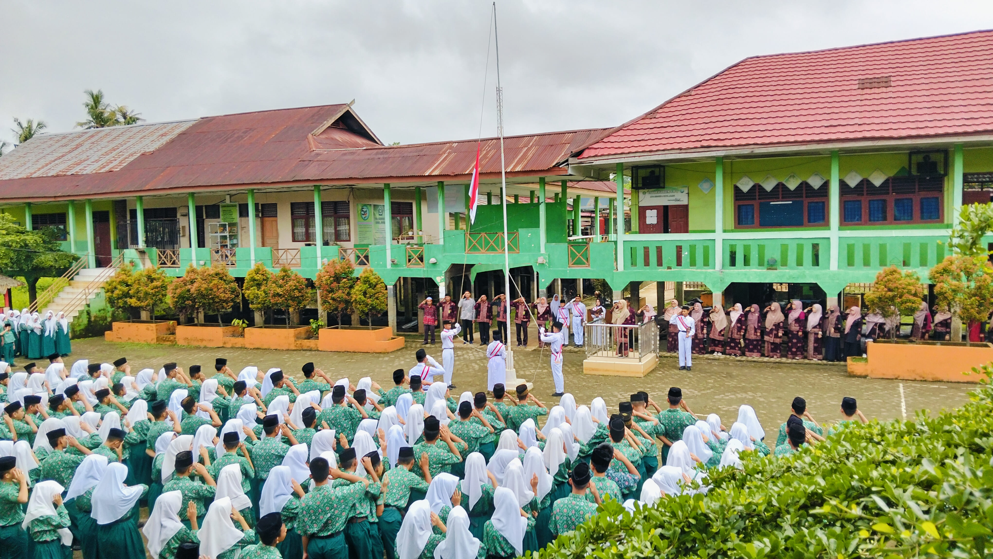 MTsN 4 Kota Jambi Merayakan Hardiknas 2 Mei 2025 MTsN 4 Kota Jambi Merayakan Hardiknas 2 Mei 2025