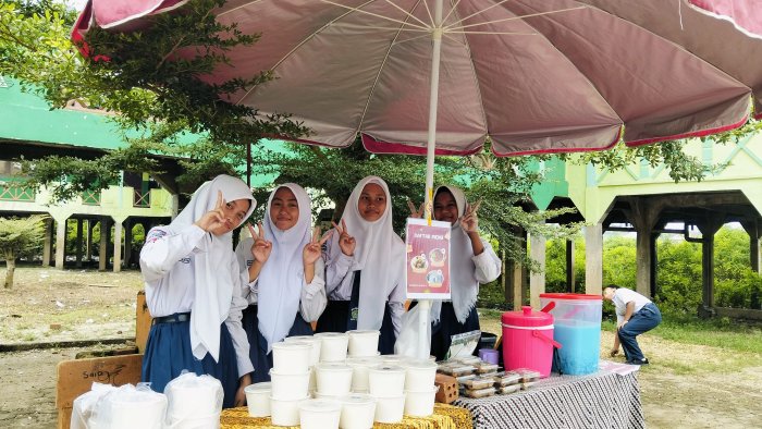 Bazar Ekonomi Kreatif Meriahkan Pemilihan Osim MTsN 4 Jambi Bazar Ekonomi Kreatif Meriahkan Pemilihan Osim MTsN 4 Jambi