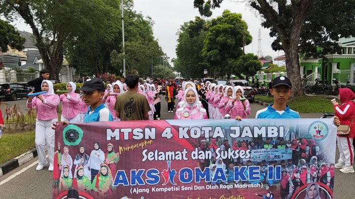 Drumband dan Pawai Yel-yel MTsN 4 Jambi Meriahkan AKSIOMA 2025 Drumband dan Pawai Yel-yel MTsN 4 Jambi Meriahkan AKSIOMA 2025