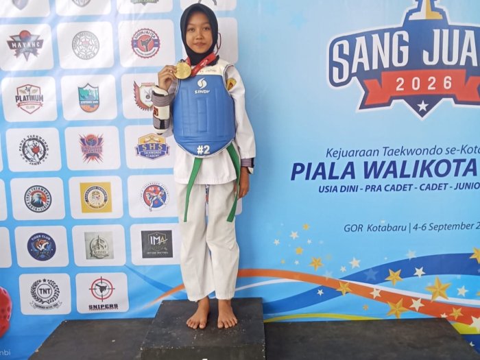 Siswi MTsN 4 Kota Jambi Raih Medali Emas Kejuaraan Taekwondo Se-Kota Jambi