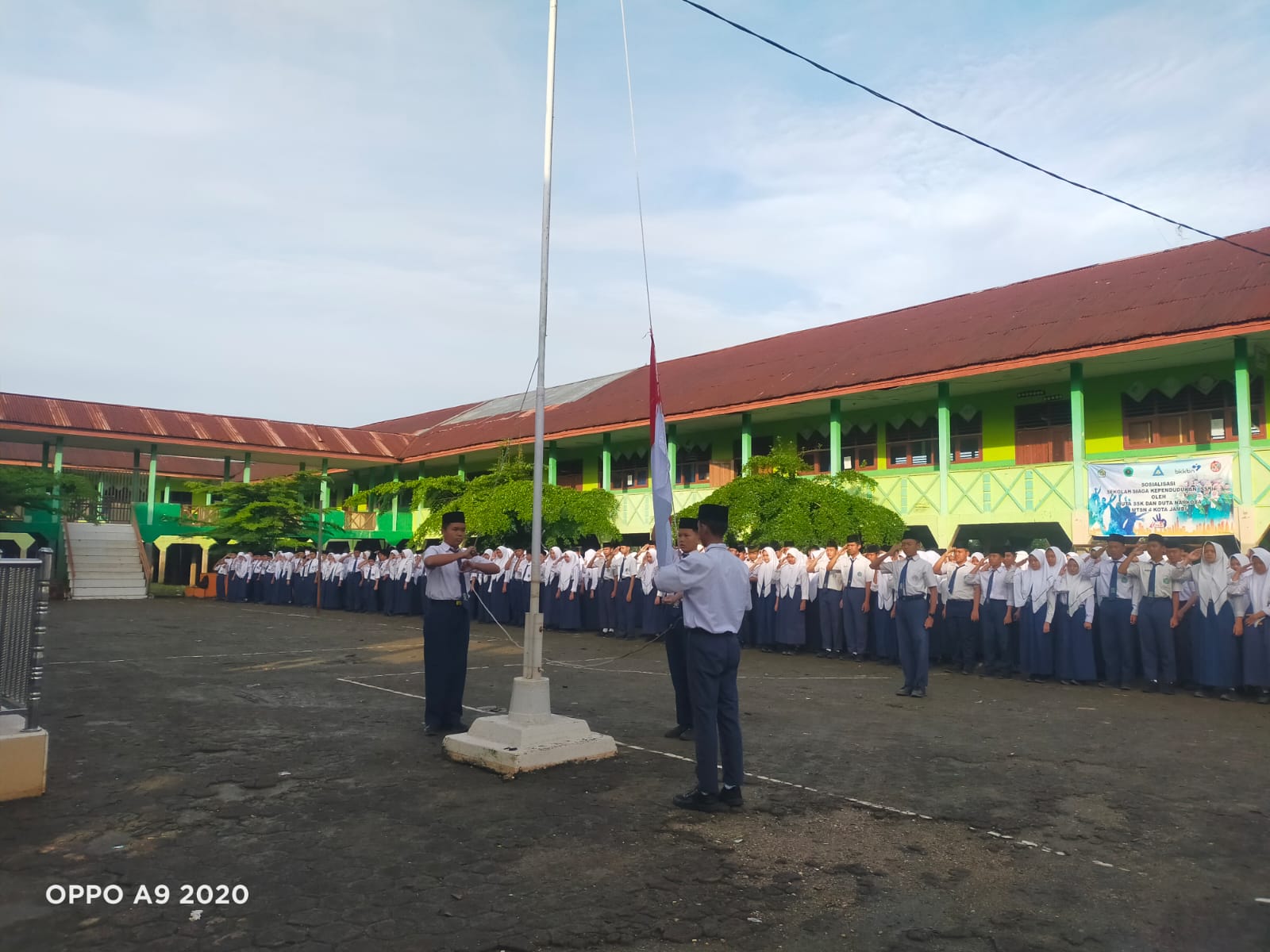 Kepala Madrasah Sampaikan Pesan Penting di Upacara Bendera