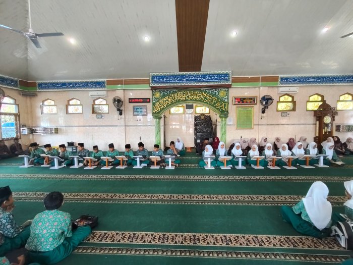 MTsN 4 Kota Jambi Gelar Khatam Quran dan Santunan