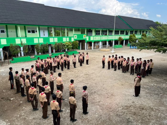 MTsN 4 Kota Jambi Gelar Latihan Perdana Pramuka MTsN 4 Kota Jambi Gelar Latihan Perdana Pramuka