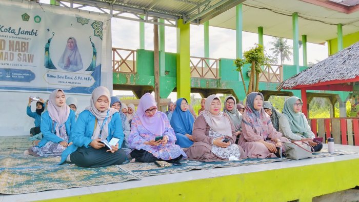 Kegiatan Rutin MTsN 4 Kota Jambi Pembacaan Yasin, Tahlil dan Doa Bersama Kegiatan Rutin MTsN 4 Kota Jambi Pembacaan Yasin, Tahlil dan Doa Bersama