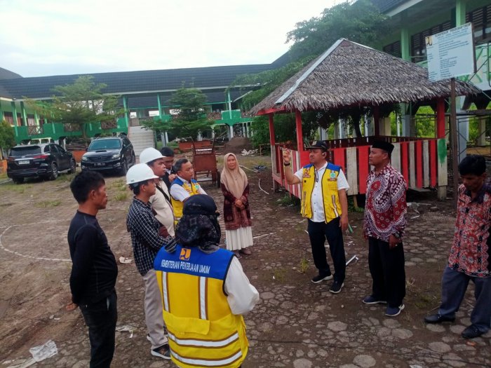 Tim PUPR Jambi Tinjau Renovasi MTsN 4 Kota Jambi Tim PUPR Jambi Tinjau Renovasi MTsN 4 Kota Jambi
