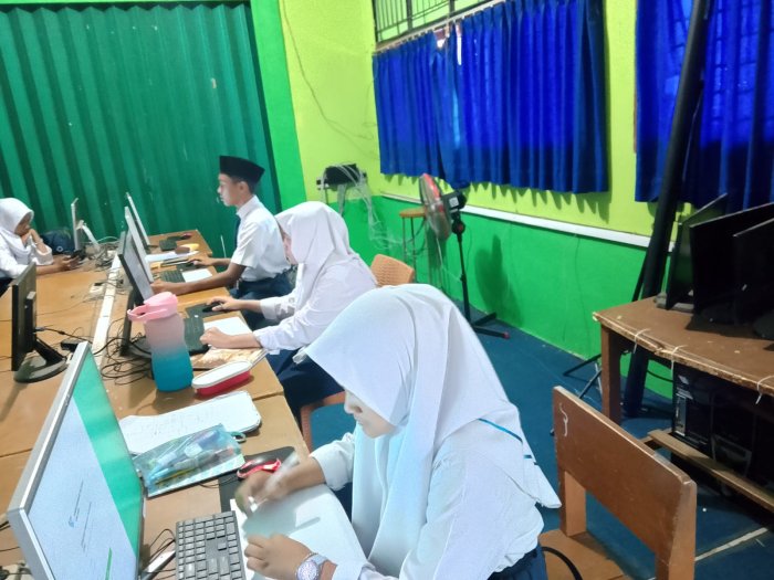 Siswa MTsN 4 Jambi Ikuti Simulasi Olimpiade Madrasah Indonesia Siswa MTsN 4 Jambi Ikuti Simulasi Olimpiade Madrasah Indonesia