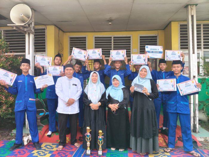MTsN 4 Kota Jambi Raih Juara Tiga Turnamen Futsal MTsN 4 Kota Jambi Raih Juara Tiga Turnamen Futsal