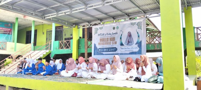 MTsN 4 Kota Jambi Gelar Peringatan Maulid Nabi Muhammad